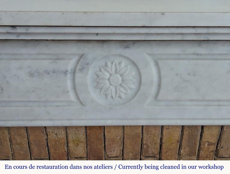 Louis XVI style mantel in Carrara marble adorned with a sunflower Louis XVI style mantel in Carrara marble adorned with a sunflower-1