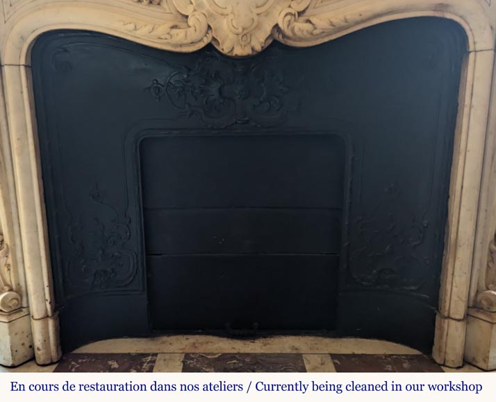 Louis XV style mantel in Carrara marble richly carved with foliage Louis XV style mantel in Carrara marble richly carved with foliage-15