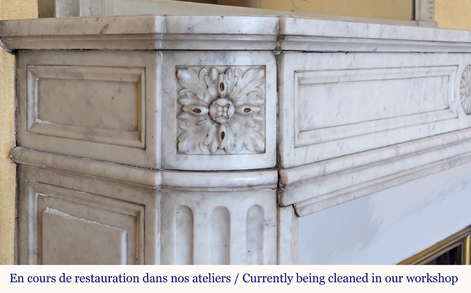 Louis XVI style Carrara marble mantel with rounded corners adorned with a sunflower flower Louis XVI style Carrara marble mantel with rounded corners adorned with a sunflower flower-4