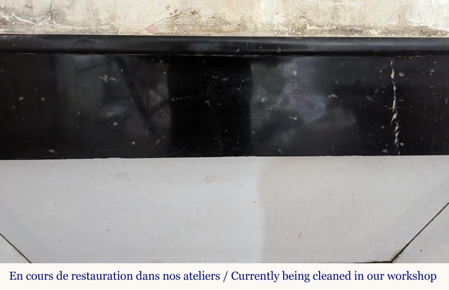 Cheminée de style Napoléon III en marbre noir moucheté Cheminée de style Napoléon III en marbre noir moucheté-1