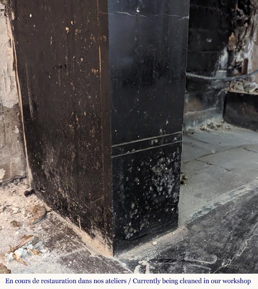 Cheminée de style Napoléon III en marbre noir moucheté Cheminée de style Napoléon III en marbre noir moucheté-4