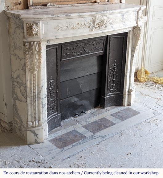 Louis XVI style curved mantel in Arabescato marble  Louis XVI style curved mantel in Arabescato marble -2