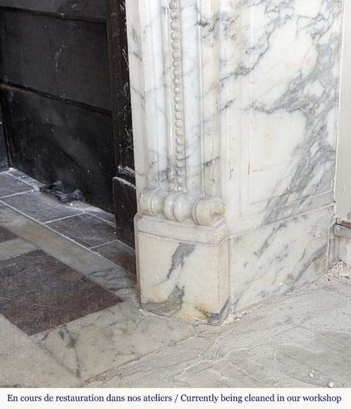 Louis XVI style curved mantel in Arabescato marble  Louis XVI style curved mantel in Arabescato marble -7
