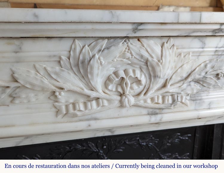 Curved Louis XVI style mantel in Arabescato marble decorated with a laurel wreath Curved Louis XVI style mantel in Arabescato marble decorated with a laurel wreath-2