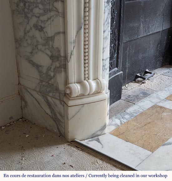 Curved Louis XVI style mantel in Arabescato marble decorated with a laurel wreath Curved Louis XVI style mantel in Arabescato marble decorated with a laurel wreath-5