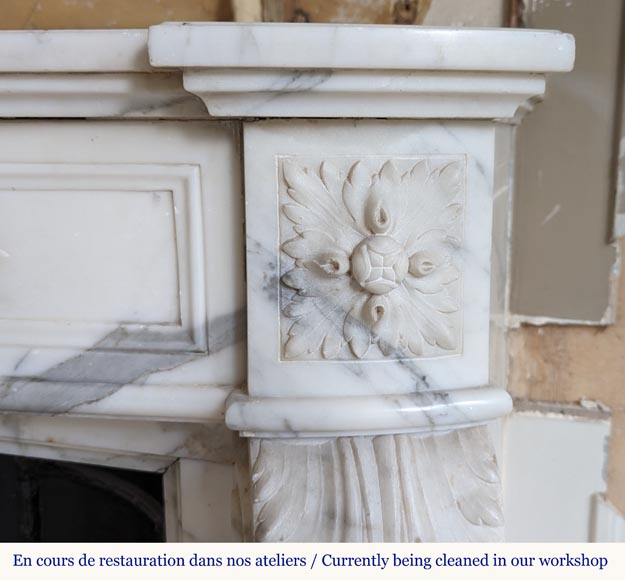 Curved Louis XVI style mantel in Arabescato marble decorated with a laurel wreath Curved Louis XVI style mantel in Arabescato marble decorated with a laurel wreath-7