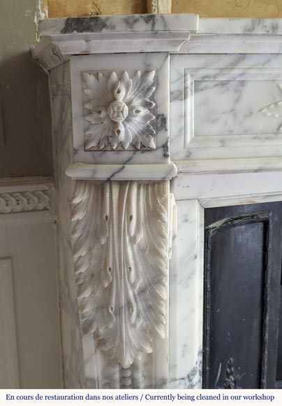 Louis XVI style Arabescato marble mantel with curved entablature decorated with a laurel wreath Louis XVI style Arabescato marble mantel with curved entablature decorated with a laurel wreath-5