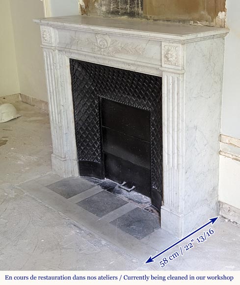Louis XVI style Carrara marble mantel decorated with a laurel wreath Louis XVI style Carrara marble mantel decorated with a laurel wreath-5