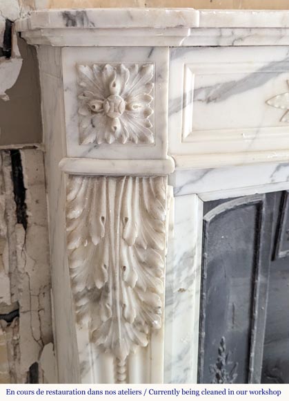 Curved Louis XVI style mantel in Arabescato marble decorated with a laurel wreath Curved Louis XVI style mantel in Arabescato marble decorated with a laurel wreath-4