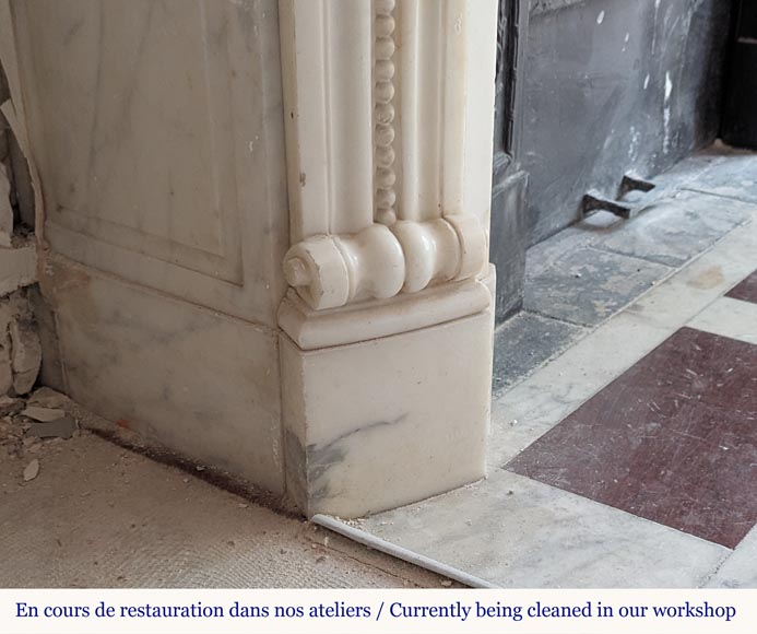 Curved Louis XVI style mantel in Arabescato marble decorated with a laurel wreath Curved Louis XVI style mantel in Arabescato marble decorated with a laurel wreath-6