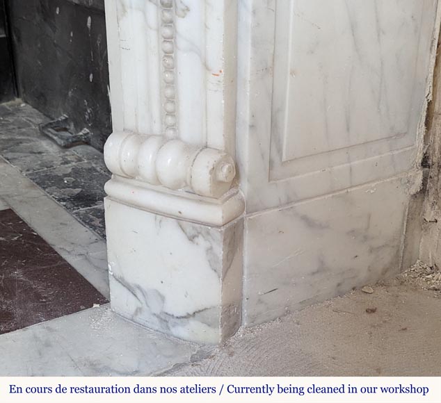 Curved Louis XVI style mantel in Arabescato marble decorated with a laurel wreath Curved Louis XVI style mantel in Arabescato marble decorated with a laurel wreath-10