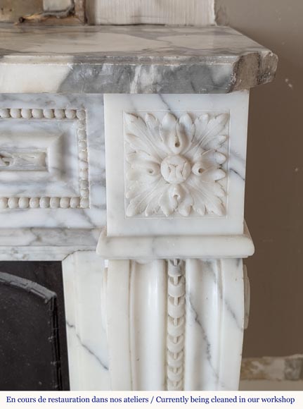 Louis XVI style mantel in Arabescato marble decorated with a frieze of pearls Louis XVI style mantel in Arabescato marble decorated with a frieze of pearls-6