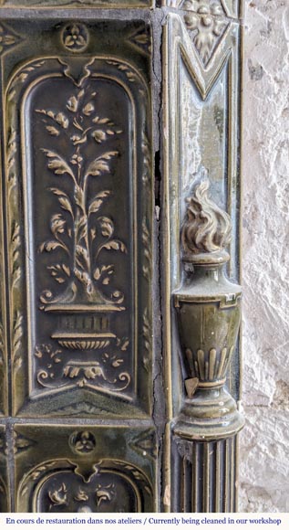 Large Napoleon III style stove in green earthenware decorated with salamanders Large Napoleon III style stove in green earthenware decorated with salamanders-11