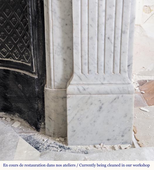 Cheminée de style Louis XVI en marbre de Carrare ornée d'un tournesol Cheminée de style Louis XVI en marbre de Carrare ornée d'un tournesol-8