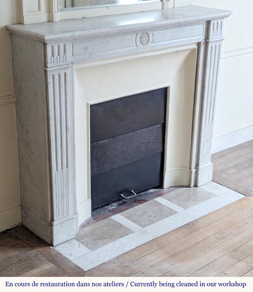 Louis XVI style mantel in Carrara marble adorned with a sunflower flower Louis XVI style mantel in Carrara marble adorned with a sunflower flower-2