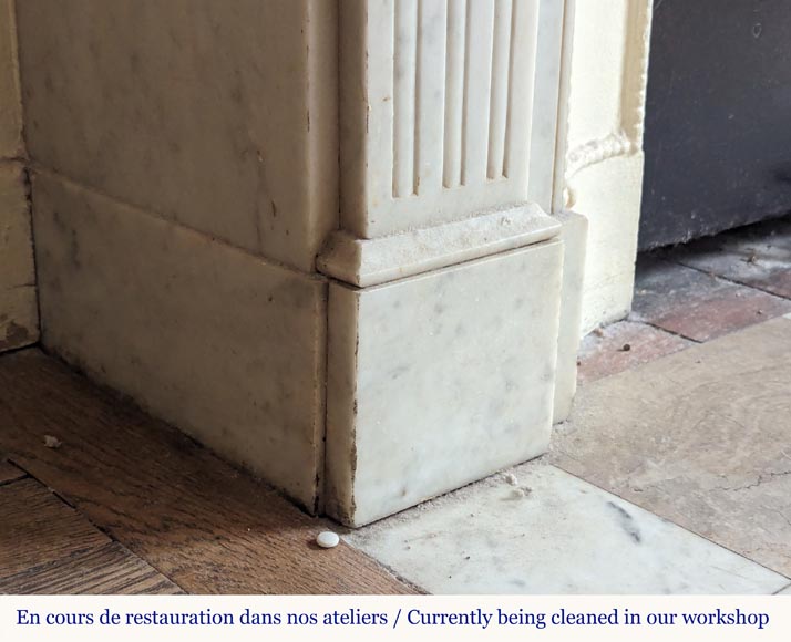 Louis XVI style mantel in Carrara marble adorned with a sunflower flower Louis XVI style mantel in Carrara marble adorned with a sunflower flower-4