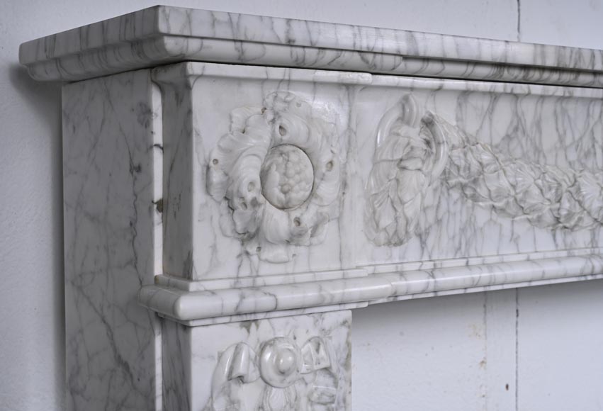 Louis XVI period mantel adorned with a garland carved in antique veined Carrara marble Louis XVI period mantel adorned with a garland carved in antique veined Carrara marble-6