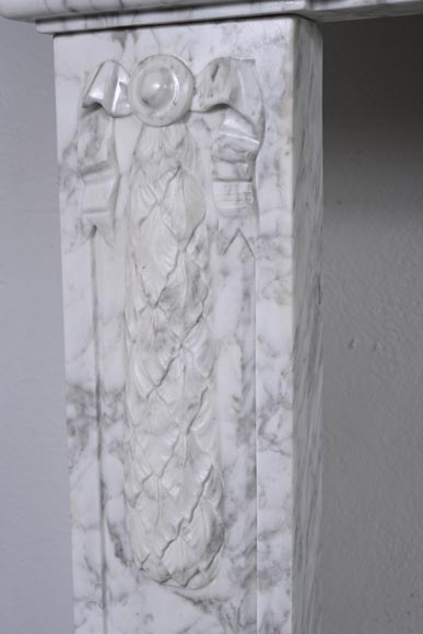 Louis XVI period mantel adorned with a garland carved in antique veined Carrara marble Louis XVI period mantel adorned with a garland carved in antique veined Carrara marble-7