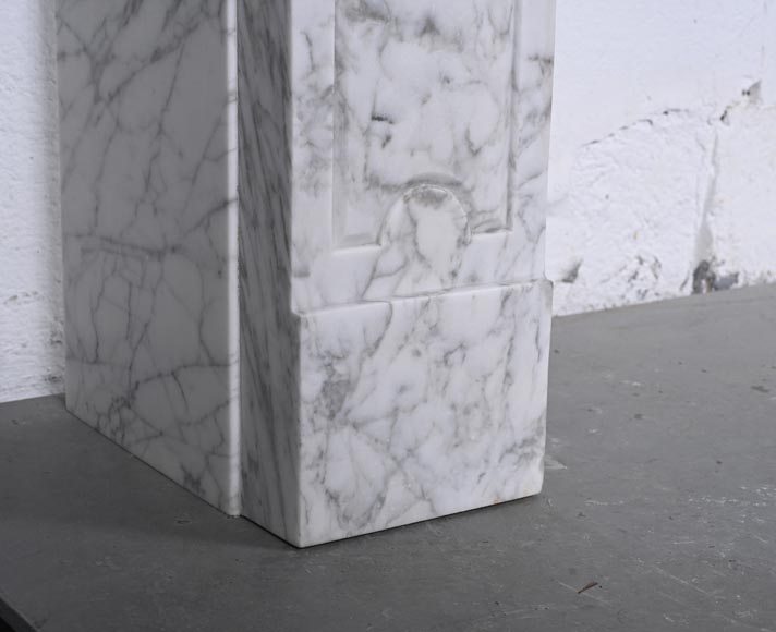 Louis XVI period mantel adorned with a garland carved in antique veined Carrara marble Louis XVI period mantel adorned with a garland carved in antique veined Carrara marble-8