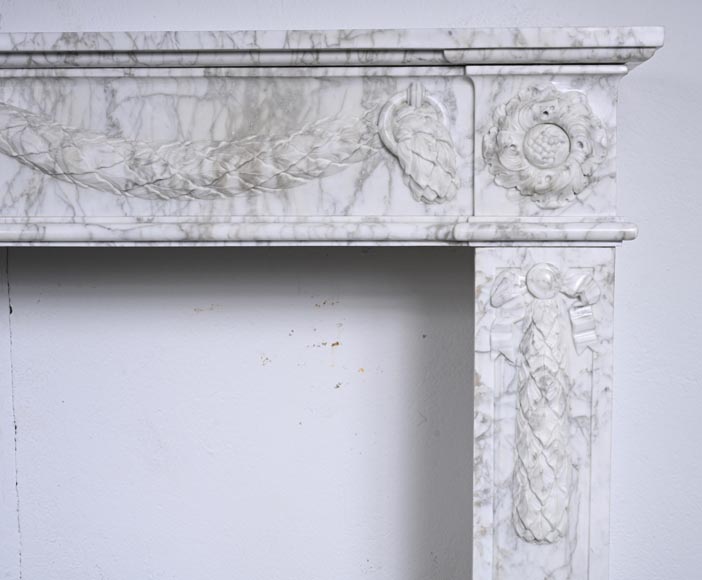 Louis XVI period mantel adorned with a garland carved in antique veined Carrara marble Louis XVI period mantel adorned with a garland carved in antique veined Carrara marble-10