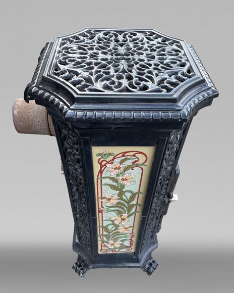 GODIN, Cast Iron Stove with Art Nouveau Floral Decor, 19th-20th Century GODIN, Cast Iron Stove with Art Nouveau Floral Decor, 19th-20th Century-1