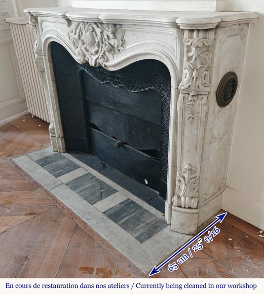 Highly Carved Louis XV-style mantel in Carrara marble Highly Carved Louis XV-style mantel in Carrara marble-7