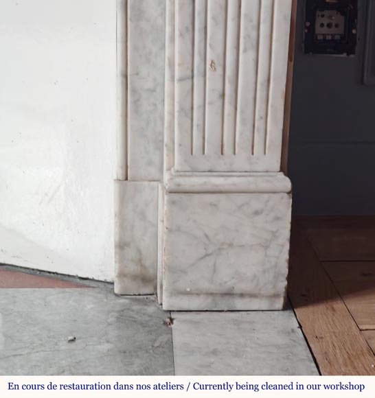 Louis XVI style molded mantel in veined Carrara marble Louis XVI style molded mantel in veined Carrara marble-7