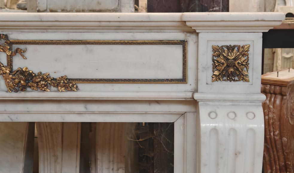 Louis XVI style semi-statuary marble mantel decorated with bronze garlands Louis XVI style semi-statuary marble mantel decorated with bronze garlands-8