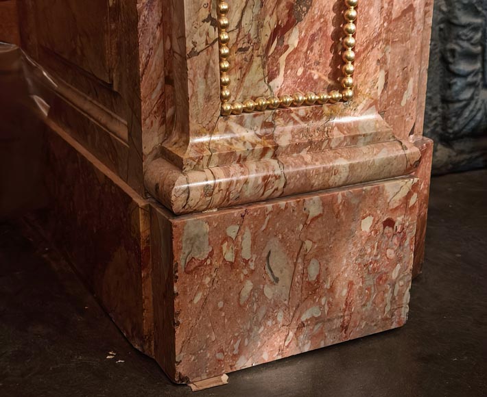 Large Louis XVI style mantel in red breche marble adorned with bronze. Large Louis XVI style mantel in red breche marble adorned with bronze.-8