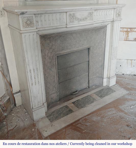 Louis XVI style semi-statuary marble mantel adorned with a frieze of flowers Louis XVI style semi-statuary marble mantel adorned with a frieze of flowers-2