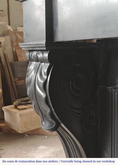 Lion paw mantel in fine black marble Lion paw mantel in fine black marble-4