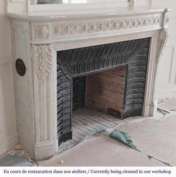 Louis XVI style curved Carrara marble mantel decorated with a frieze of macaroons Louis XVI style curved Carrara marble mantel decorated with a frieze of macaroons-4