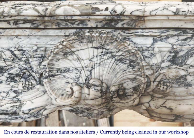 Large Louis XV style fireplace decorated with a large shell, in Seravezza marble Large Louis XV style fireplace decorated with a large shell, in Seravezza marble-1