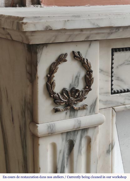 Louis XVI style fireplace with bronze decoration in Arabescato marble Louis XVI style fireplace with bronze decoration in Arabescato marble-3