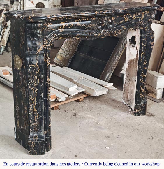 Louis XV style fireplace with shells in Portor marble Louis XV style fireplace with shells in Portor marble-3