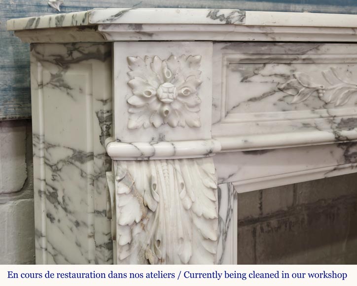 Curved Louis XVI style fireplace in Arabescato marble, decorated with a laurel wreath Curved Louis XVI style fireplace in Arabescato marble, decorated with a laurel wreath-6