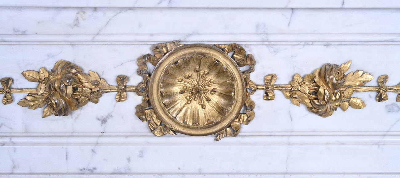 Louis XVI-Style Fireplace in Carrara Marble with Gilt Bronze Decoration Louis XVI-Style Fireplace in Carrara Marble with Gilt Bronze Decoration-1