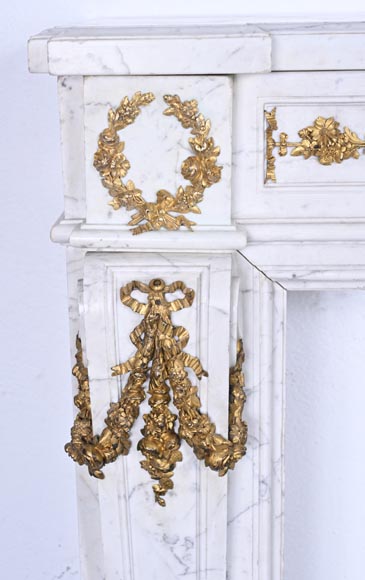 Louis XVI-Style Fireplace in Carrara Marble with Gilt Bronze Decoration Louis XVI-Style Fireplace in Carrara Marble with Gilt Bronze Decoration-3