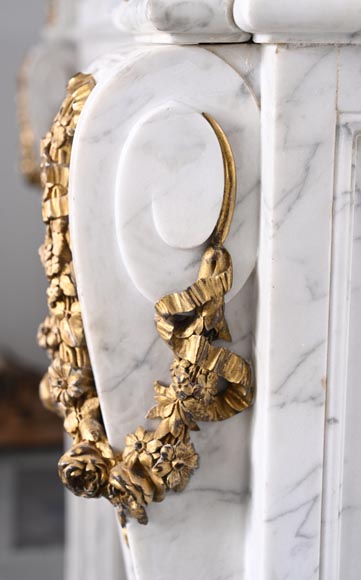 Louis XVI-Style Fireplace in Carrara Marble with Gilt Bronze Decoration Louis XVI-Style Fireplace in Carrara Marble with Gilt Bronze Decoration-14