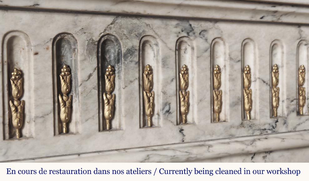 Curved Louis XVI style fireplace in veined marble, with bronze asparagus decoration Curved Louis XVI style fireplace in veined marble, with bronze asparagus decoration-3