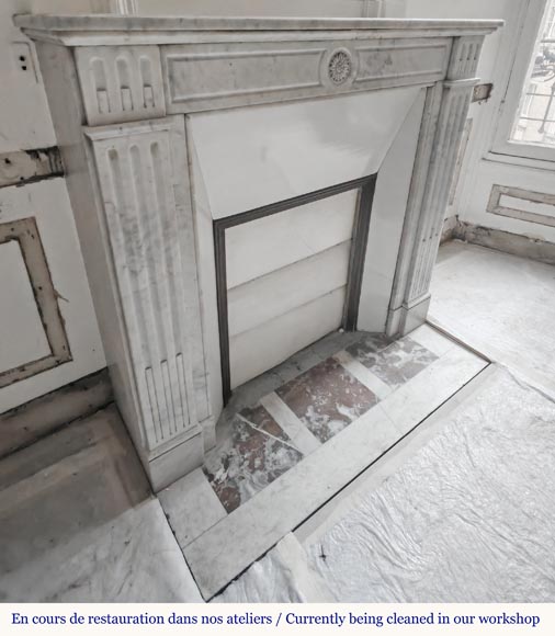 Louis XVI style fireplace in Carrara marble, decorated with a sunflower Louis XVI style fireplace in Carrara marble, decorated with a sunflower-2