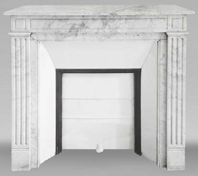 Louis XVI style fireplace in Carrara marble, with molded decoration Louis XVI style fireplace in Carrara marble, with molded decoration-0