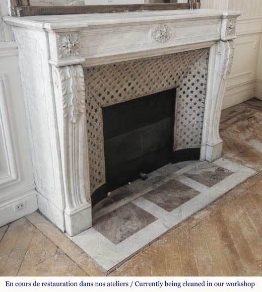 Louis XVI style fireplace in Carrara marble, decorated with acanthus leaves Louis XVI style fireplace in Carrara marble, decorated with acanthus leaves-2