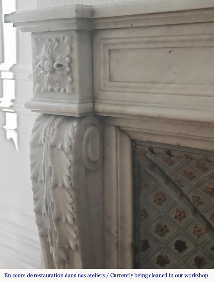 Louis XVI style fireplace in Carrara marble, decorated with acanthus leaves Louis XVI style fireplace in Carrara marble, decorated with acanthus leaves-4