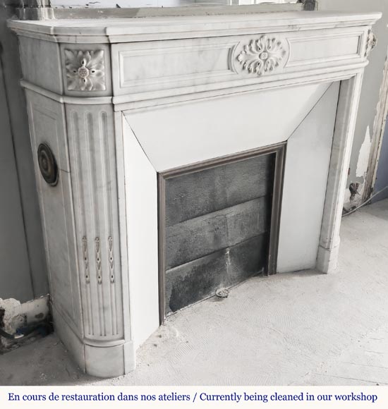 Louis XVI style fireplace in Carrara marble, with rounded corners Louis XVI style fireplace in Carrara marble, with rounded corners-2