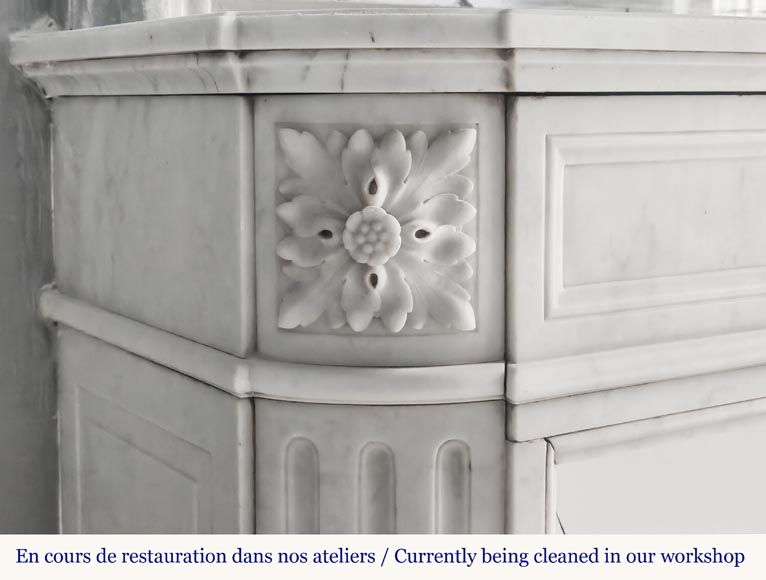 Louis XVI style fireplace in Carrara marble, with rounded corners Louis XVI style fireplace in Carrara marble, with rounded corners-3