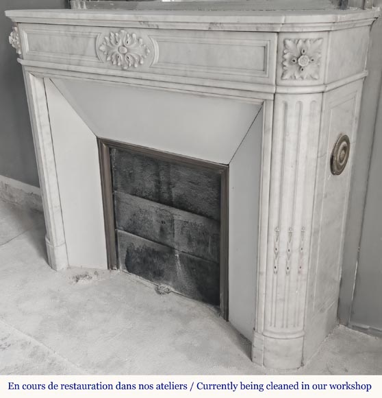 Louis XVI style fireplace in Carrara marble, with rounded corners Louis XVI style fireplace in Carrara marble, with rounded corners-6