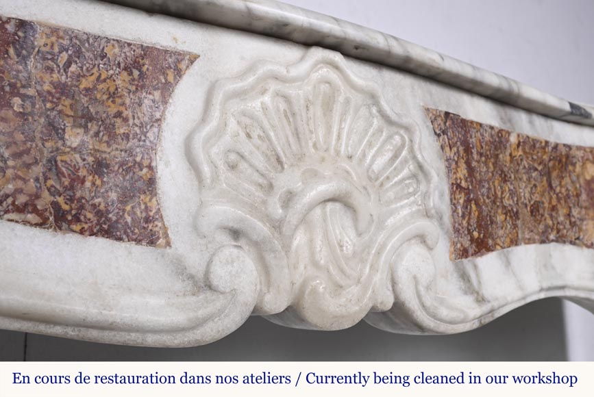 Provençal-style fireplace in veined Carrara marble and colored marble Provençal-style fireplace in veined Carrara marble and colored marble-2