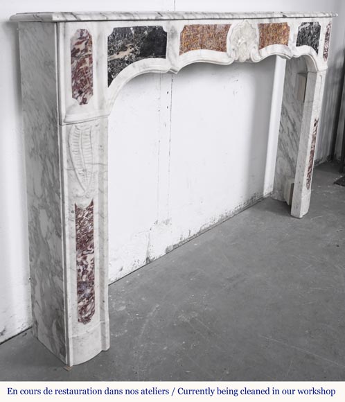 Provençal-style fireplace in veined Carrara marble and colored marble Provençal-style fireplace in veined Carrara marble and colored marble-3