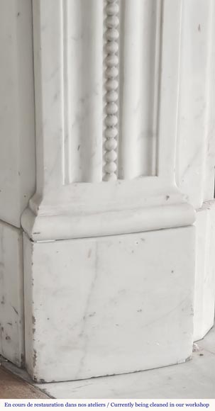 Curved Louis XVI style fireplace with beaded decoration, in semi-statuary marble. Curved Louis XVI style fireplace with beaded decoration, in semi-statuary marble.-7